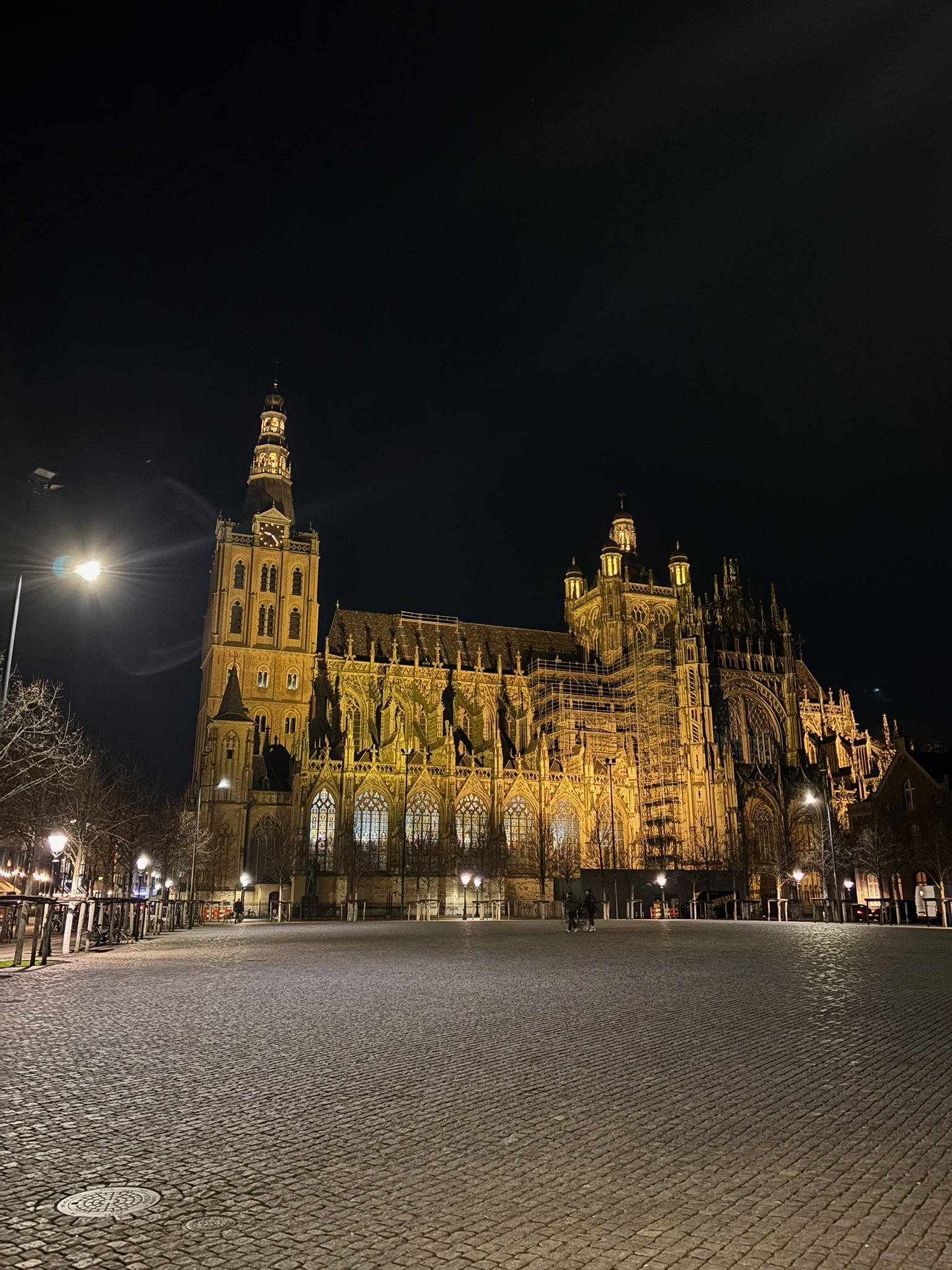 De Sint-Jan in Den Bosch bij avond
